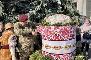  У місті на Волині презентували найбільшу паску