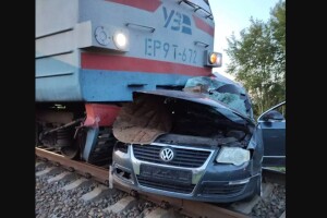На Чернігівщині водій в’їхав під потяг. Троє загиблих