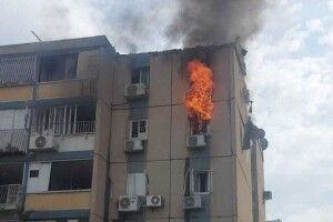 Ракета влучила в багатоповерхівку у столиці Ізраїлю (Відео)