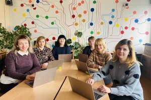 Вчителі Володимир-Волинської громади отримали хромбуки 