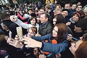 ОЛЕГ ЛЯШКО: «У НАС НЕМАЄ МІЛЬЯРДІВ.  АЛЕ Є БІЛЬШЕ — ЦЕ ПІДТРИМКА ЛЮДЕЙ!»*