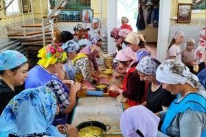 Рекорд? Господині волинського села зліпили 3000 вареників для ЗСУ