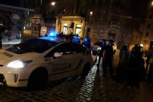 У центрі Львова Jeep протаранив авто поліції, яке супроводжувало немовля в лікарню 
