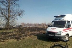 Бабуся спалювала суху траву і ледь не згоріла сама