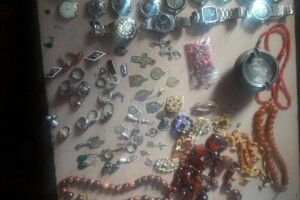 На Луганщині вилучили «царські гроші» та бурштин (фото)