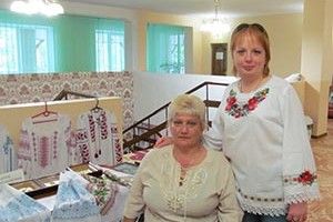 І ВЗИМКУ РОЗЦВІТАЮТЬ РУЖІ