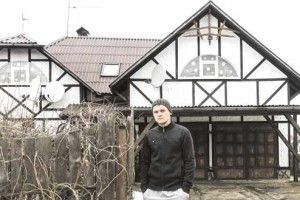 Тільки глина і дрова — й хата готова