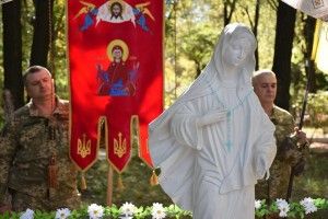 Капелани 14 бригади на Луганщині освятили капличку на честь Пресвятої Богородиці