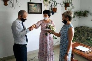 У колонії на Рівненщині побралися молодята (Фото)