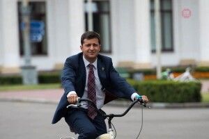 Зеленському під Києвом збудували персональне шосе (відео)