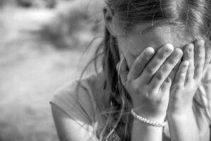 У Луцьку п’яна мама лупцювала капцем свою малолітню доньку