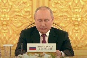 На відео показали охоронця путіна, який збирає його екскременти  