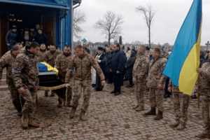 Без батька залишилося семеро дітей: на Рівненщині попрощалися з воїном, який помер у львівському шпиталі (Фото)