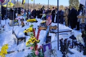 У громаді на Волині звершили велелюдну молитву за загиблих Героїв
