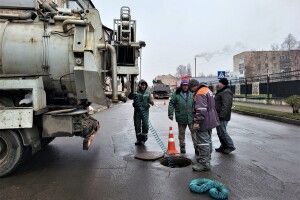 На одній із вулиць Ковеля проводять заміну мережі водовідведення за новими технологіями