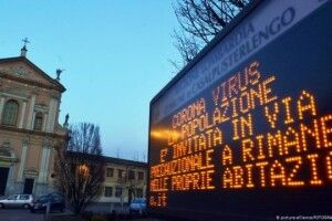 Уряд закрив усі ресторани та магазини, окрім продуктових та аптек
