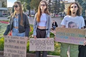 У Луцьку розпочали безстроковий мітинг проти відставки глави Міноборони Федорова (Фото)