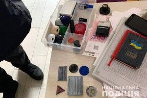 Злапали пані, яка по 800 гривень продавала фальшиві довідки про відсутність коронавірусу