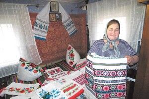 «Колись ткали, бо нужда була, а нині  ​то вже заняття більше для душі» (Фото, відео)