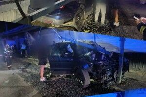 У Луцьку п'яний водій утікав від поліції та врізався в металеву опору