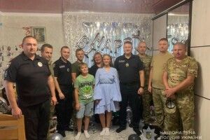 На Волині зворушливо привітали доньку загиблого на війні поліцейського