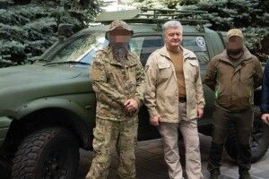 «Привіт» кадирову: Порошенко передав пікап бійцям чеченського батальйону імені Шейха Мансура