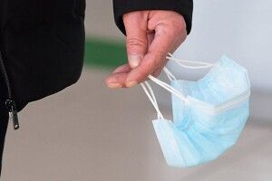 Оштрафували полісмена, який без маски штрафував перехожих за те, що вони без маски