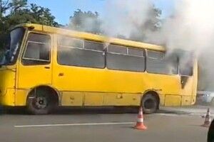 Маршрутка у вогні: у Луцьку патрульні блискавично відреагували на форс-мажор