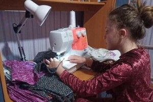 11-річна школярка пошила 2 тисячі захисних масок та безкоштовно подарувала їх людям
