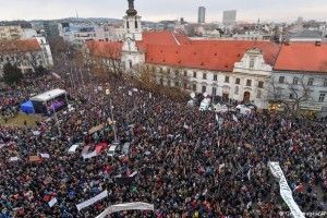 Десятки тисяч словаків вийшли на антиурядові демонстрації