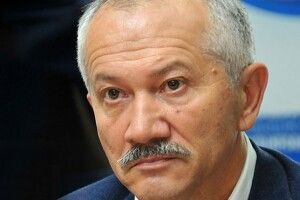 Позашляховик з нардепом Пинзеником збив у центрі Києва «євробляхаря» 