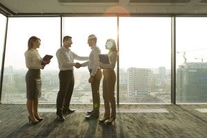 Колеги по роботі можуть бути небезпечними для сімейного життя