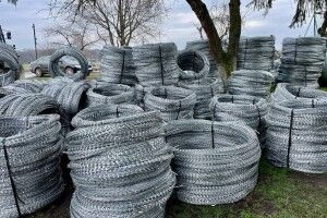 Нововолинськ передав прикордонникам майже тисячу бухт колючого дроту 