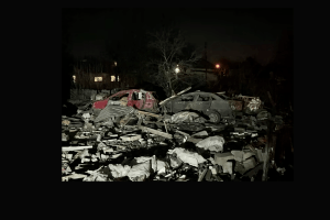Ракетний удар по Дніпру: показали фото руйнувань