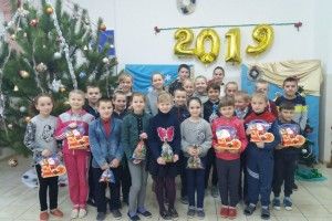 У школі на Ратнівщині учням, які не пропускали навчання, вручили подарунки
