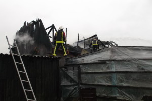 На Рівненщині селяни допомагали гасити пожежу за допомогою мотопомпи