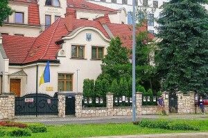 Українець, який підпалив себе перед консульством у Кракові, помер у лікарні