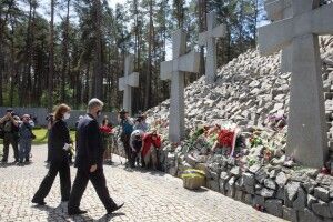 «Хто досі бачить «плюси СРСР», нехай приїде у Биківню»