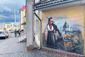 Красуня-рівнянка не змогла терпіти наругу і взяла у руки снайперську гвинтівку