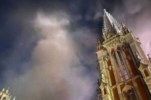 У Києві загорівся костел Святого Миколая: вогнем пошкоджено орган (Фото, відео)