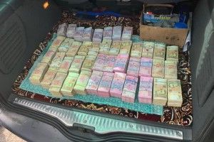 В Дубні злапали з мішком грошей «депутата Д» – купував голоси за «кандидата Ю» (фото)