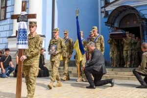 Депутати, активісти чи просто партійці: Порошенко оприлюднив список загиблих з 24 лютого 2022 року членів команди