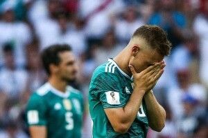 Засмучені німецькі вболівальники здають квитки