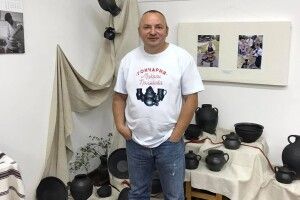 «Не святі горщики ліплять...»