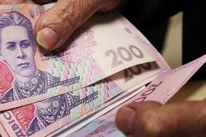 Пенсіонери довірливо міняли свої гроші на... сувенірні банкноти