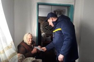 Профілактика: волинські рятувальники відвідали одиноких людей похилого віку