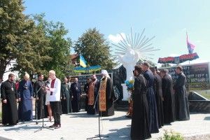 У Підгайцях освятили храм та відкрили алею Героїв