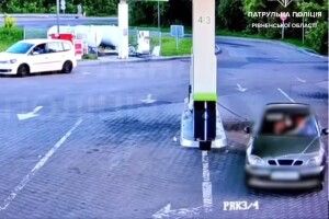 На Рівненщині водій так заправив машину, що вирвав пістолет