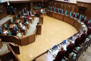 Повний список 47 депутатів через яких КС прийняв скандальне рішення щодо декларацій: хто вони