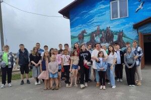  Родинне тепло, нові друзі і море вражень: діти з Марганця провели незабутні канікули на Волині